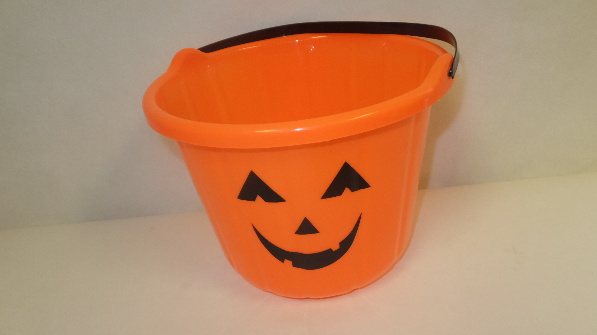 Daily Deals 0.50 Orange JackOLantern Halloween Candy Buckets