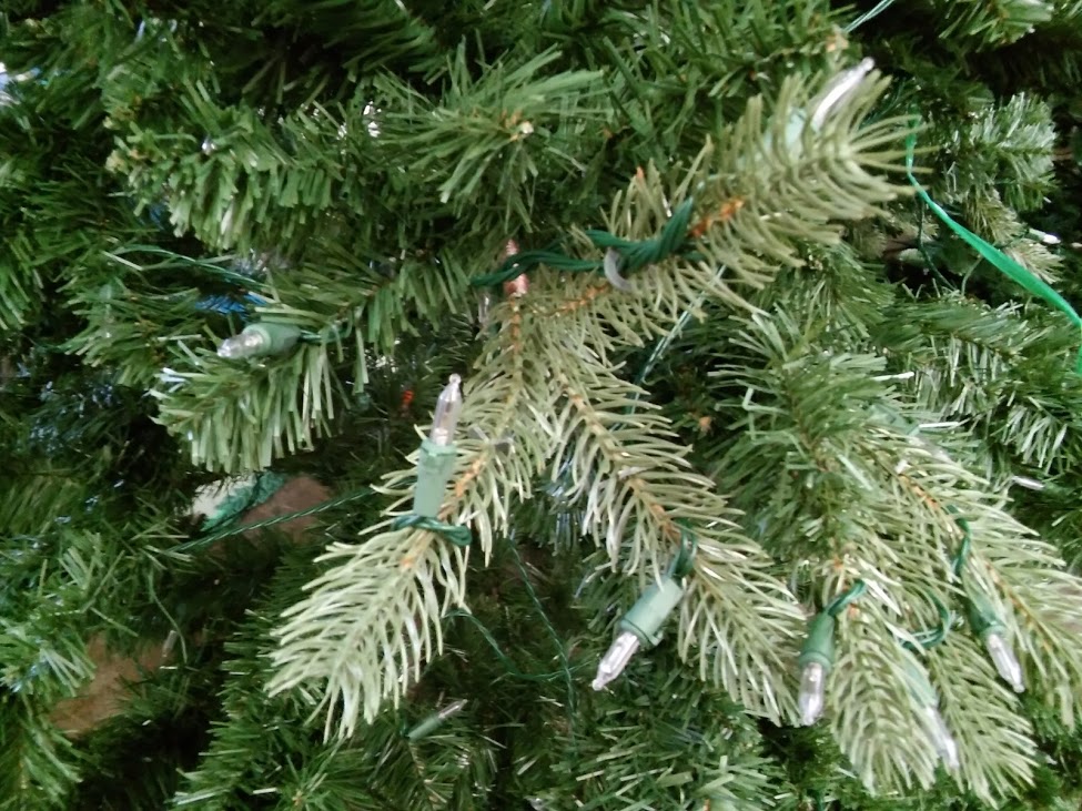 9′ Wimberly Spruce QuickSet Christmas Tree w/700 ColorChoice LED